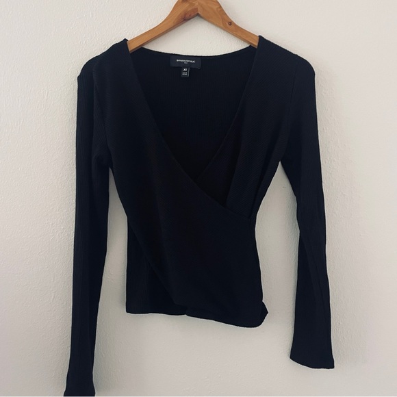 Banana Republic Factory Cozy Ribbed V-Neck Top in Black - Picture 1 of 4